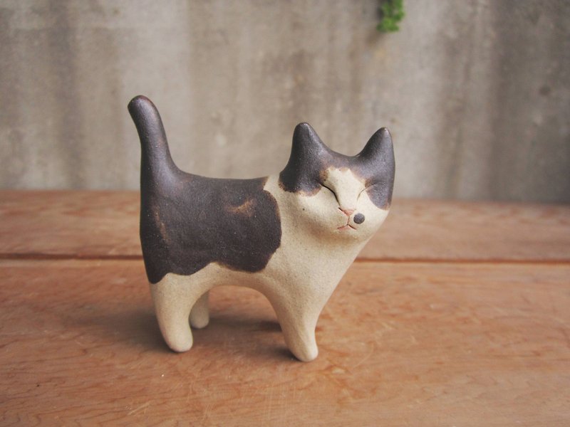 Flower cat walks around - Items for Display - Pottery 