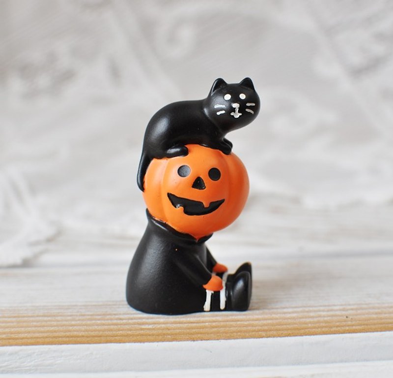 [日本]小さな黒い猫とキュウリDecoleハロウィンのカボチャ男 - ハロウィンいたずら上場限定 - 置物 - その他の素材 オレンジ