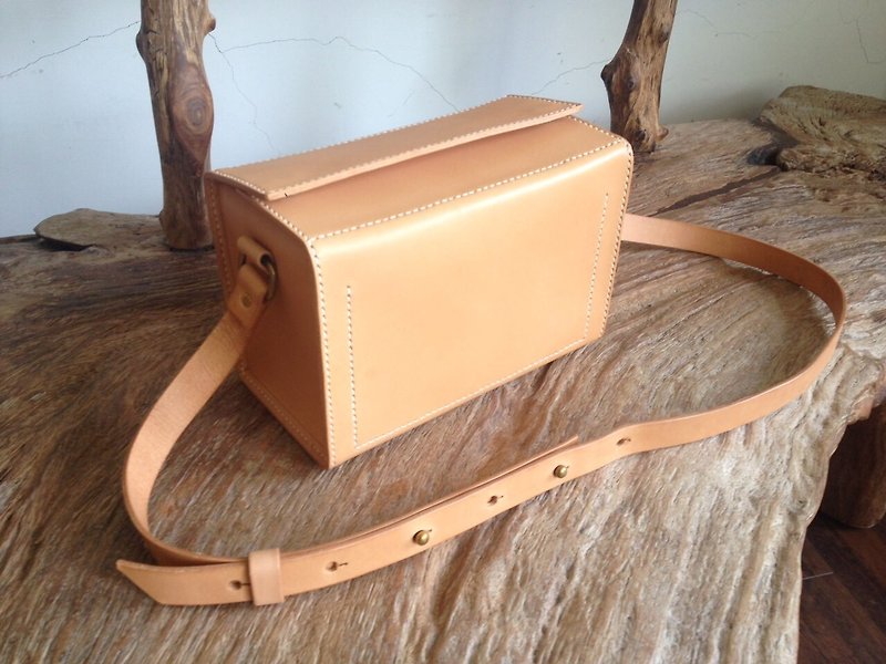 [Box side backpack] vegetable tanned leather / camera bag / geometric - กระเป๋าแมสเซนเจอร์ - หนังแท้ 