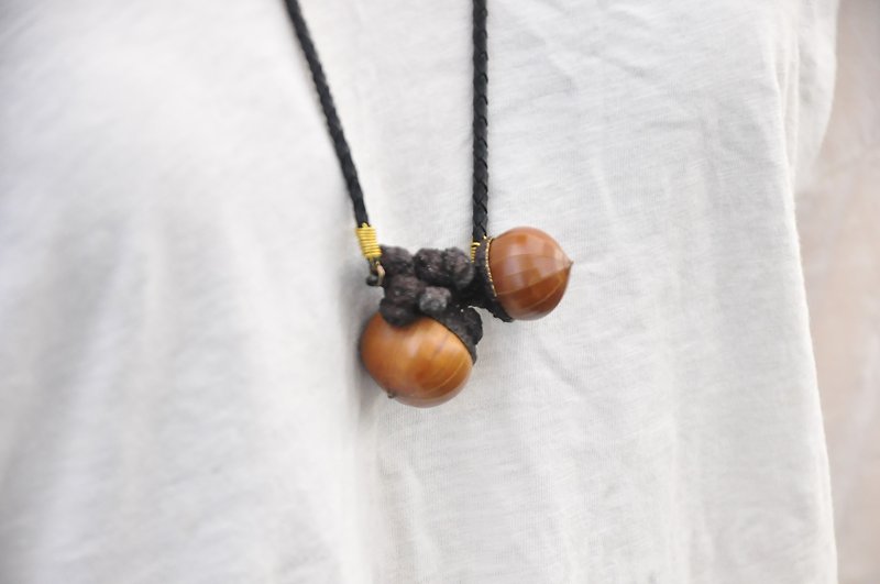 ∥Cheng Jewelry∥A / Ω big winter oak leaf Stone No. 1 Bronze pendant chain ONLY ONE only one - Necklaces - Other Metals Brown