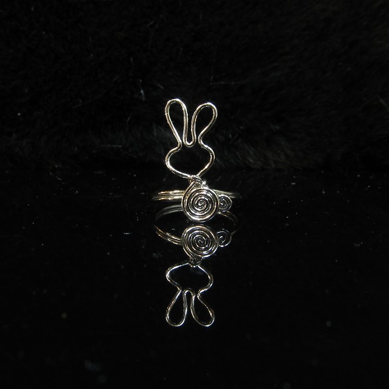 Winwing metal wire weaving -【Rabbit Ring】. commemorative ring - แหวนทั่วไป - โลหะ 