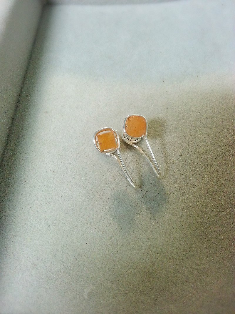 ☆,.-*'108 perles 橘玉髓方塊 耳夾 - 耳環/耳夾 - 寶石 橘色