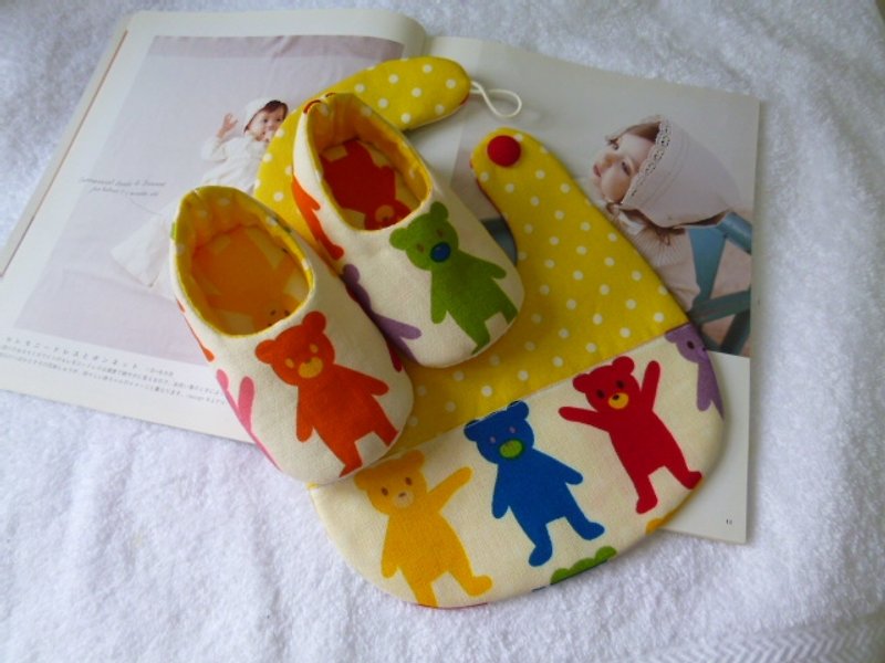 彩色熊寶寶週歲生日禮物(寶寶鞋+圍兜) - รองเท้าเด็ก - ผ้าฝ้าย/ผ้าลินิน สีส้ม