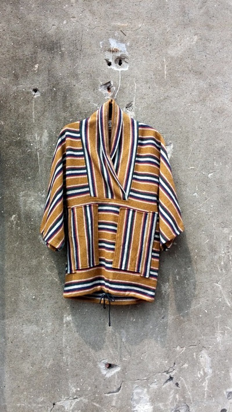 Japanese straight striped woolen improved kimono jacket - เสื้อผู้หญิง - วัสดุอื่นๆ 