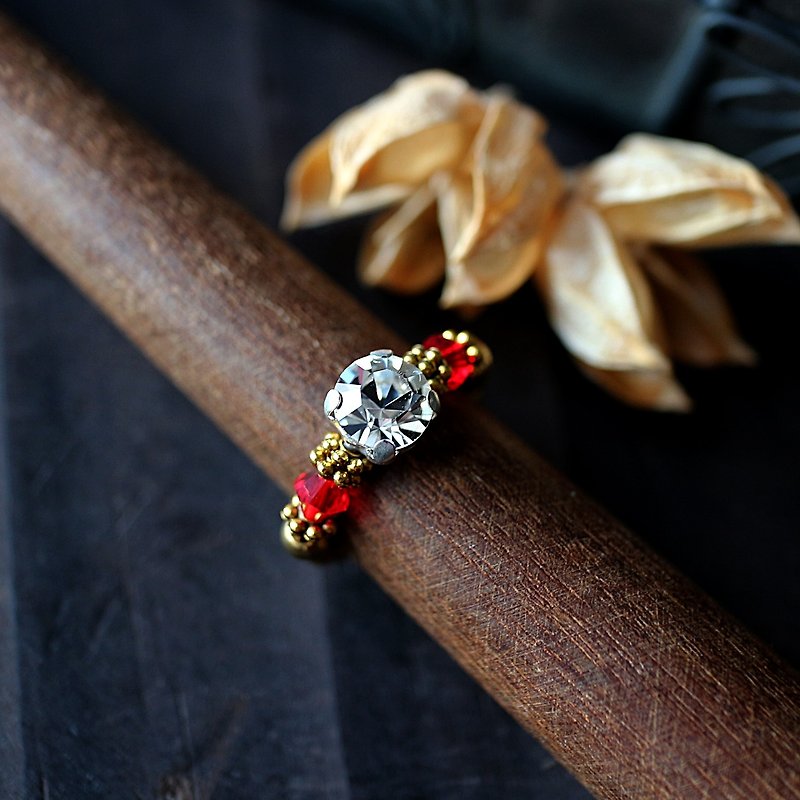 EF Valentine throttling the golden years NO.174 white red rhinestone elegant brass ring - แหวนทั่วไป - วัสดุอื่นๆ สีแดง