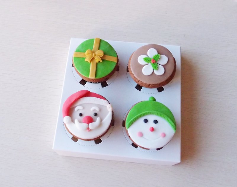 Cute Christmas hand-made fondant cupcakes - Other - Fresh Ingredients 
