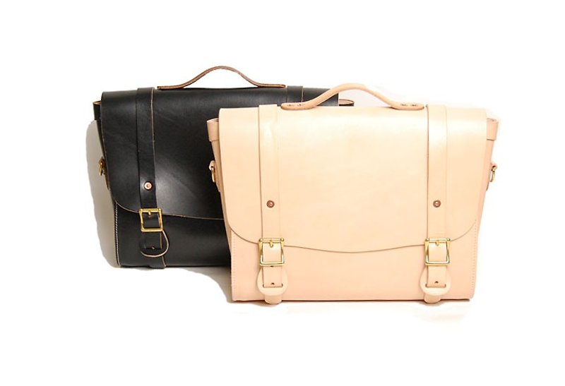 LEATHER SHOULDER BAG - Leather Shoulder Bag - กระเป๋าแมสเซนเจอร์ - หนังแท้ สีดำ