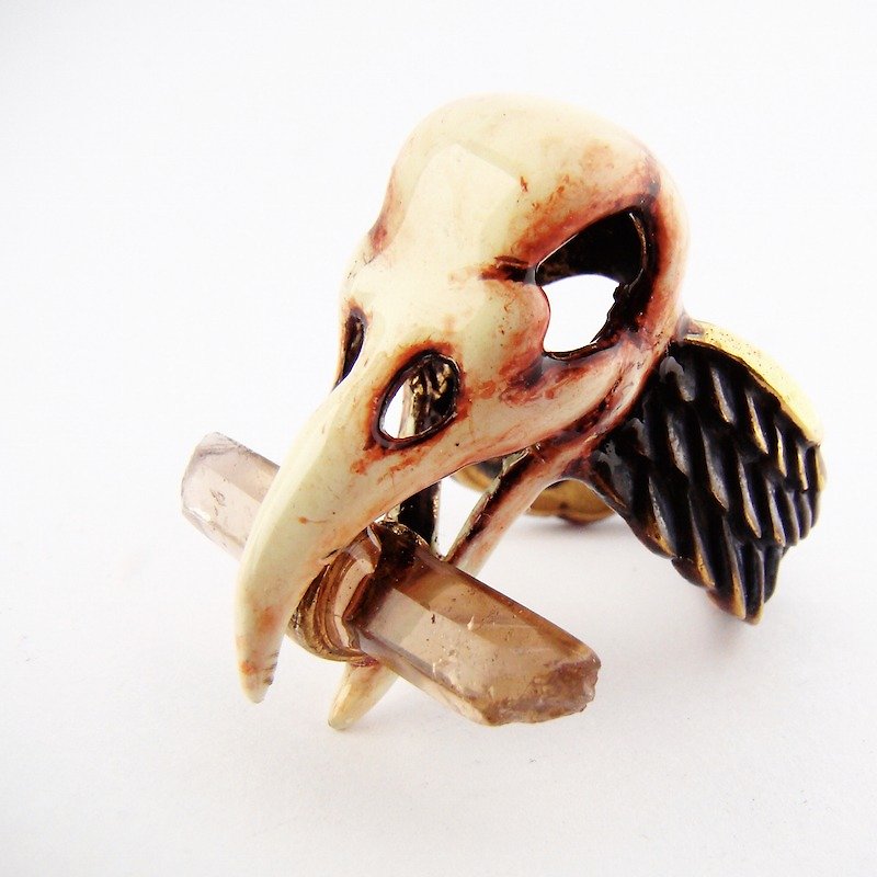 Realistic crow skull ring with smoky quartz stone and oxidized antique color - แหวนทั่วไป - โลหะ 