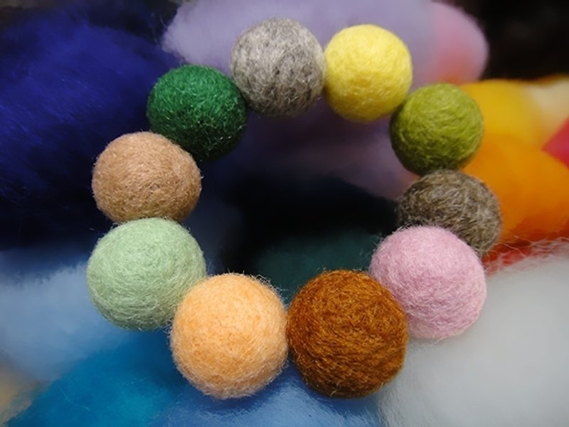 Players felt wool felt ring - Bracelets - Wool Multicolor