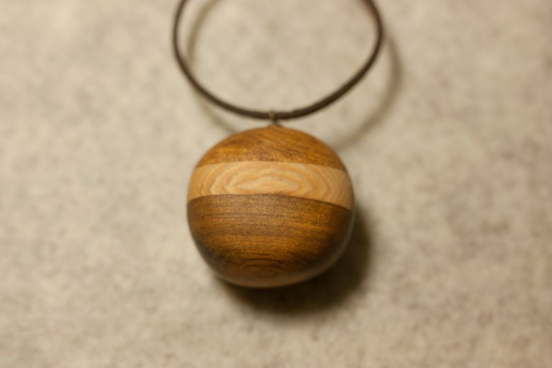 木石－橫一線鵝卵石 - 項鍊 - 木頭 咖啡色