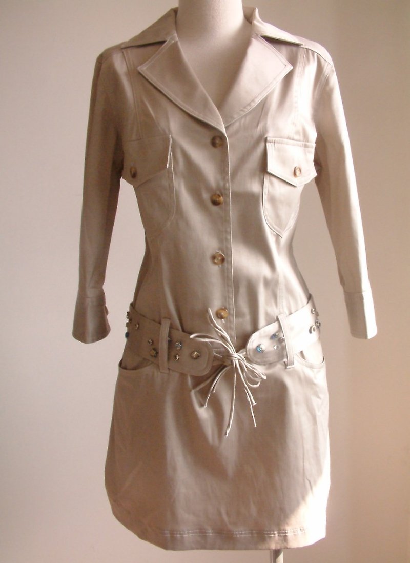Belt-type Long clothing - เสื้อผู้หญิง - วัสดุอื่นๆ สีกากี