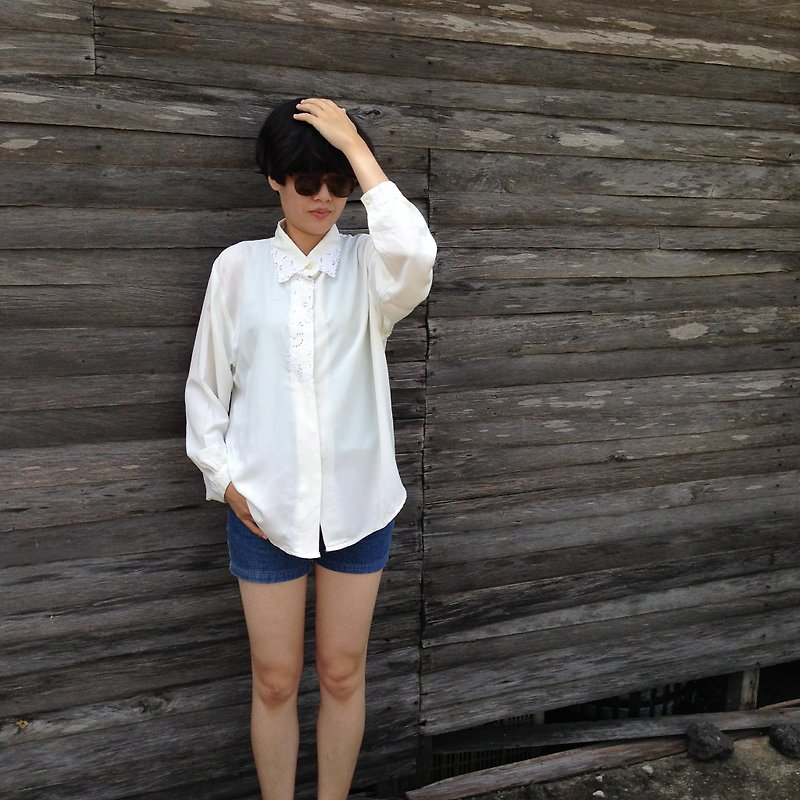 │ │ knew priceless vintage embroidered shirt VINTAGE / MOD'S - Women's Shirts - Other Materials 