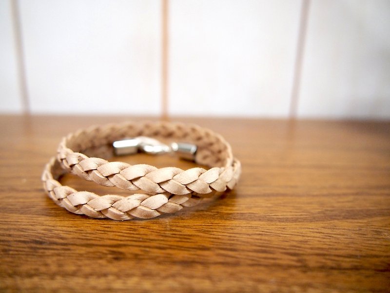 Handmade leather braided leather strap (s alphabetical logo) personalized gift Bracelet Wristband - สร้อยข้อมือ - หนังแท้ 