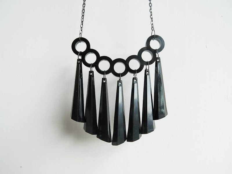 Meteor shower finger tiger black necklace - Cosmos series - Necklaces - Acrylic Black
