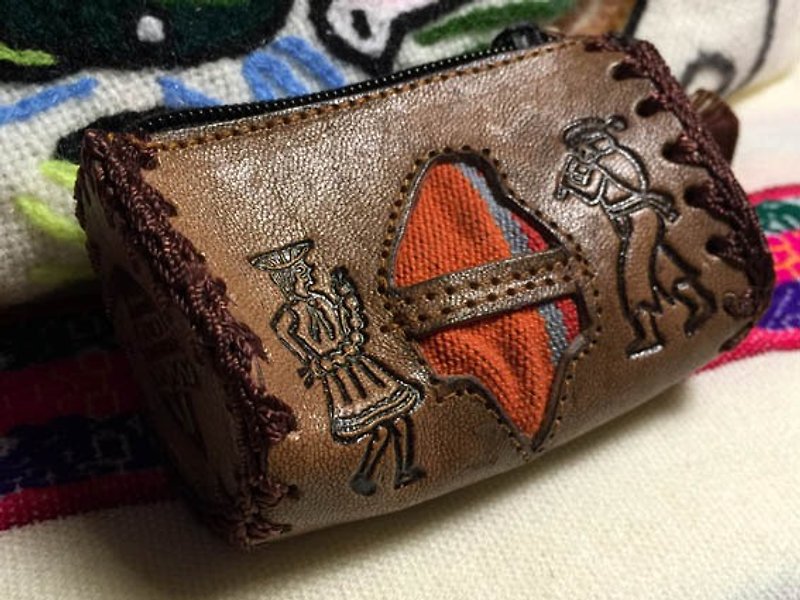 Peru-dimensional weaving stitching small leather purse - leather imprinted Totem (chullo) - กระเป๋าใส่เหรียญ - หนังแท้ สีนำ้ตาล