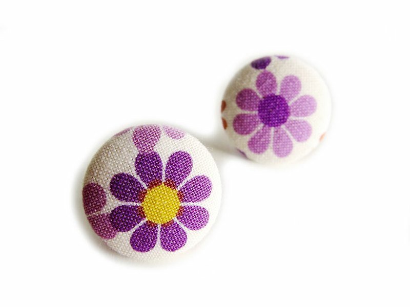 布釦耳環 紫色小花 可做夾式耳環 - 耳環/耳夾 - 其他材質 紫色