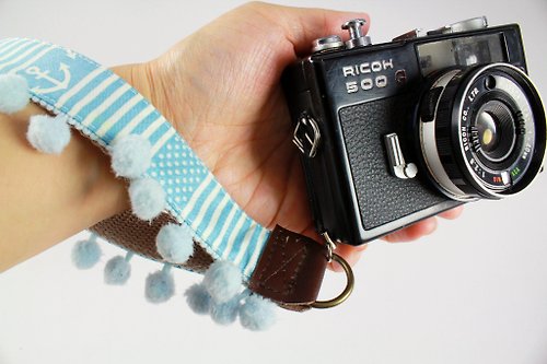 珊 の私作物 手作單眼.類單眼,相機,手機手腕帶.手腕繩---藍色水手毛球款