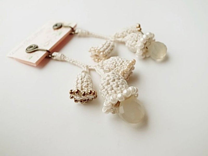 Crochet Lace Jewelry (Lilyofthevalley II) Earrings - ピアス・イヤリング - その他の素材 ホワイト
