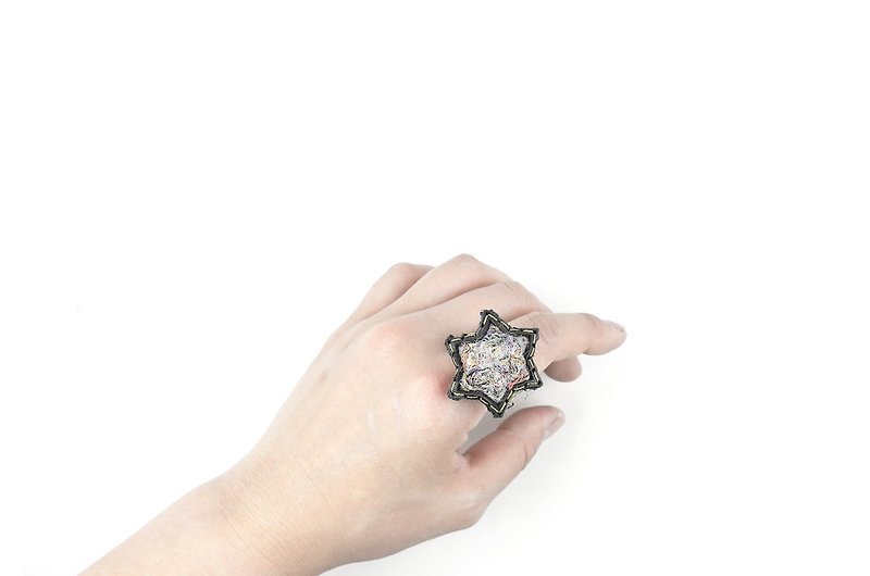 SUE BI DO WA-Hand-made leather and hand-woven star ring (mixed white)-Leather mix with yarn Star Ring - แหวนทั่วไป - หนังแท้ ขาว