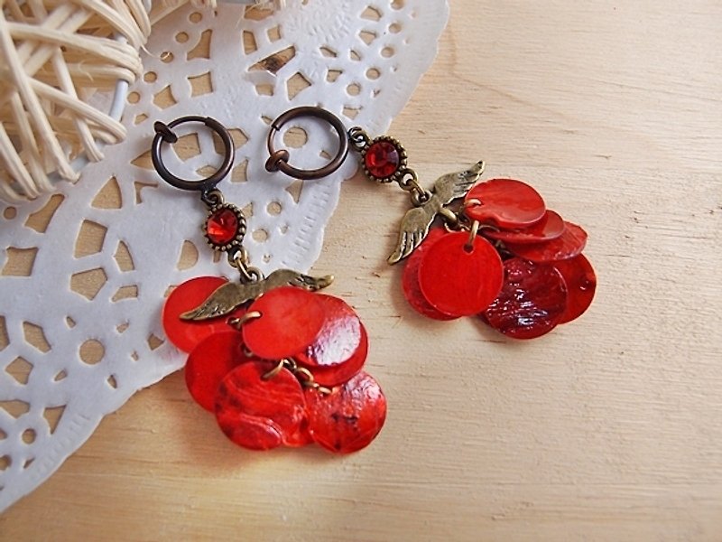 Yan Yan small flickering ● Red wings x x x dyed shell sheet x Rhinestone Dangle earrings ear clip-on earrings hook] /// New Year red - Earrings & Clip-ons - Other Metals Red