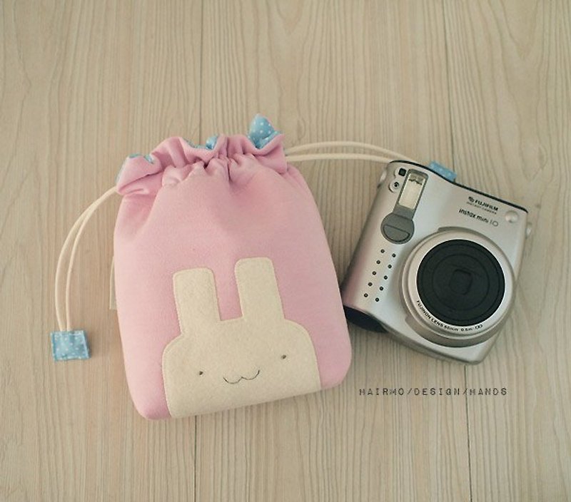 hairmo。微笑兔拍立得束口相機袋-粉(mini / 數位相機) - 相機袋 - 其他材質 粉紅色