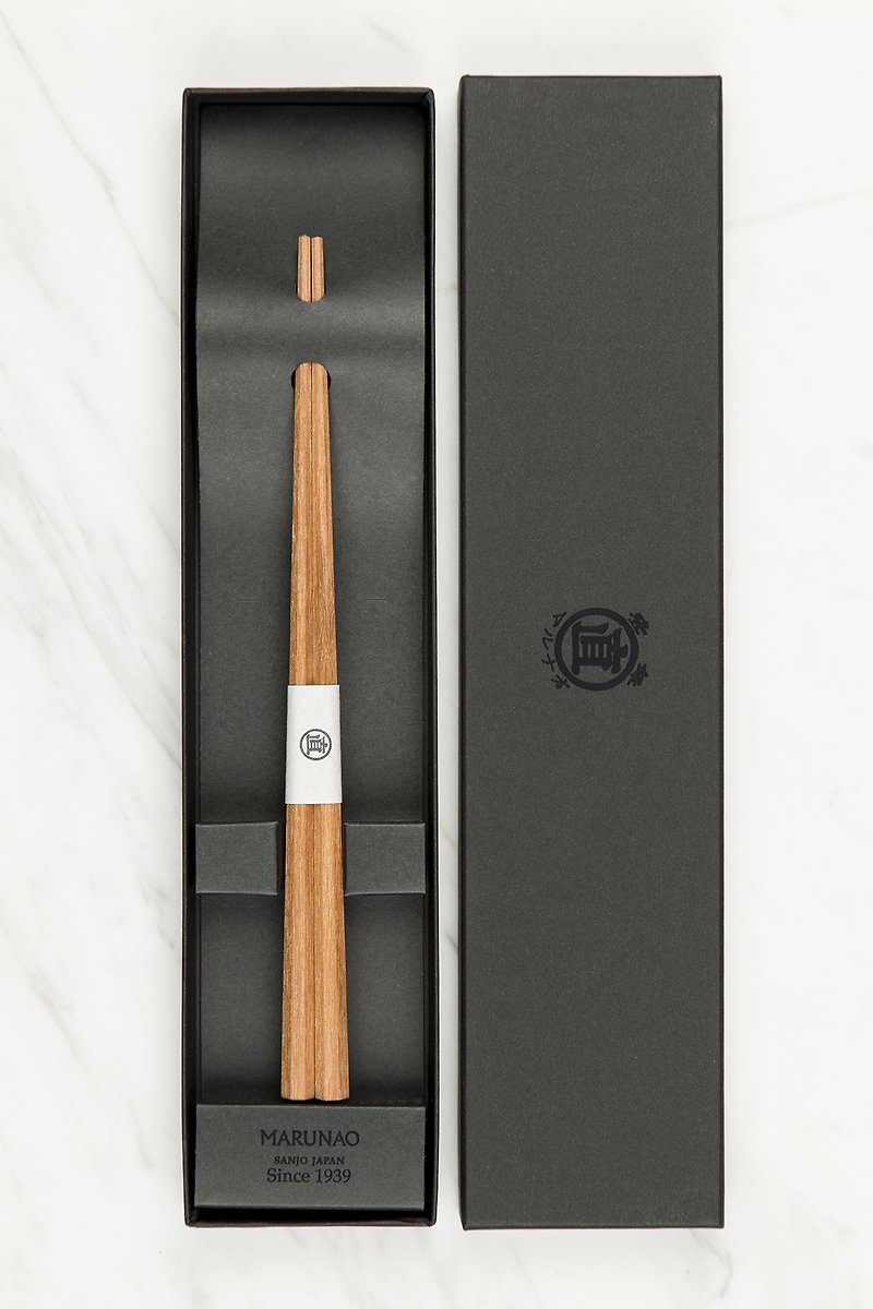 On MARUNAO chopsticks chopsticks octagonal wooden chopsticks 220mm CITIZEN - ตะเกียบ - ไม้ สีนำ้ตาล