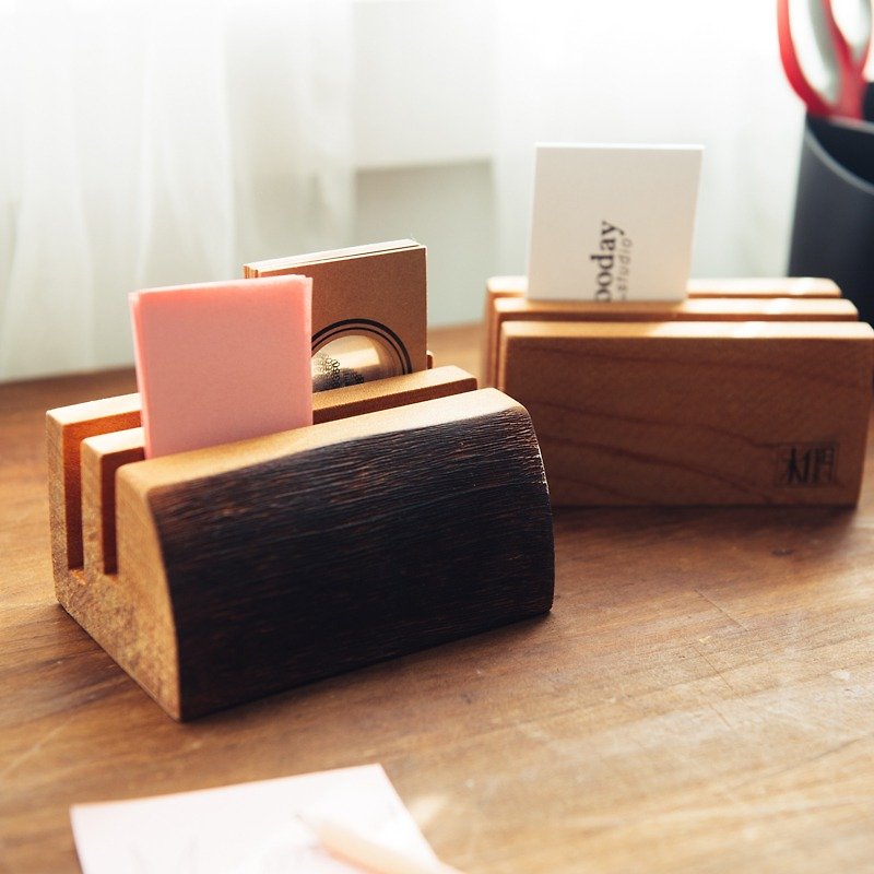 Moment Wood - Nanyang Elm Card Holder Business Card Holder - ที่ตั้งบัตร - ไม้ สีนำ้ตาล