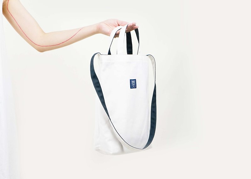 ::Bangstree:: two-colored reversible canvas bag -White+DarkBlue - กระเป๋าแมสเซนเจอร์ - วัสดุอื่นๆ ขาว
