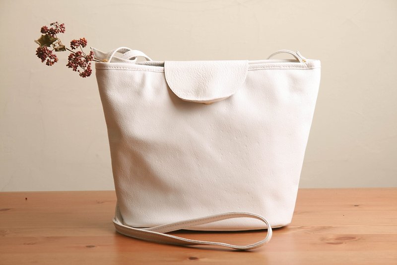 Slightly defective welfare goods inventory cleared [White cotton flower bag] Shoulder bag/side backpack/cross-body bag - Messenger Bags & Sling Bags - Genuine Leather White