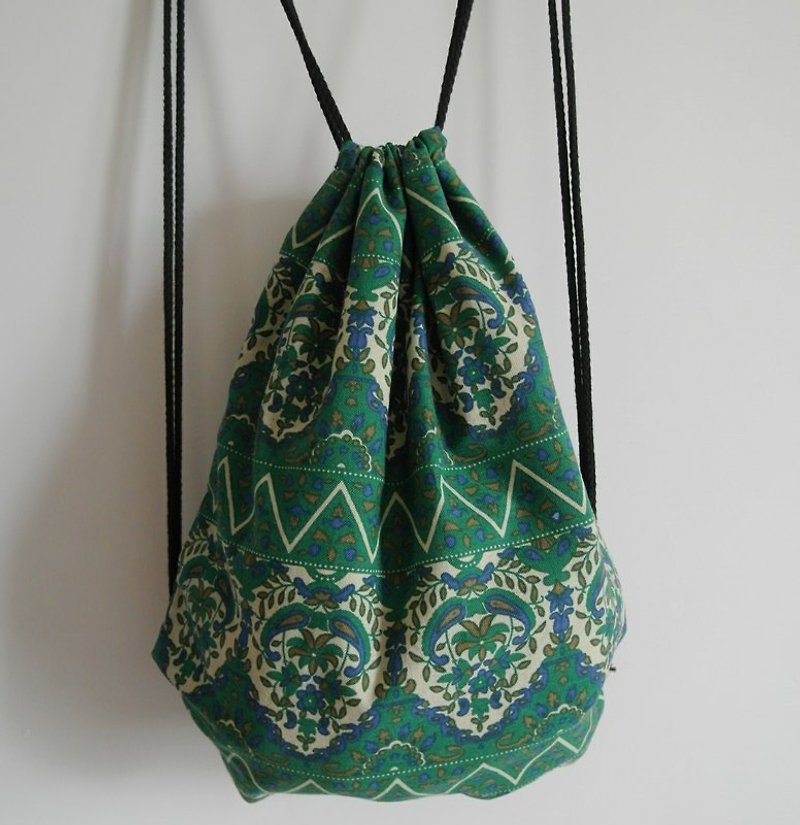 ~ M + Bear ~ Vintage Drawstring Backpack (folk green flower-like) - กระเป๋าแมสเซนเจอร์ - ผ้าฝ้าย/ผ้าลินิน สีเขียว