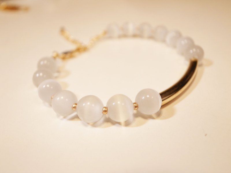 Smiling cat's eye bracelet - Bracelets - Other Materials White