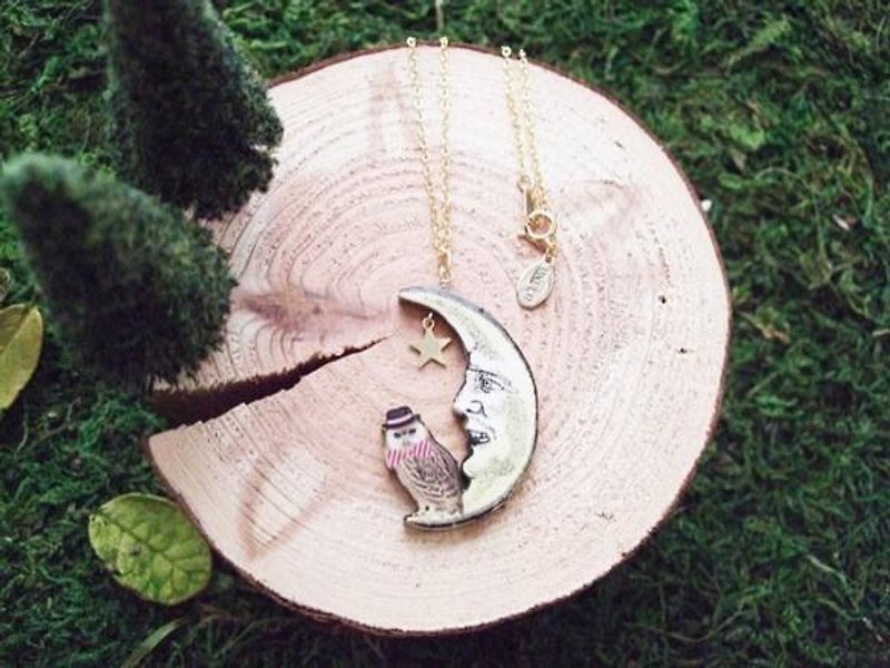 Moon and owl necklace / wooden necklace - สร้อยคอ - ไม้ สีเหลือง