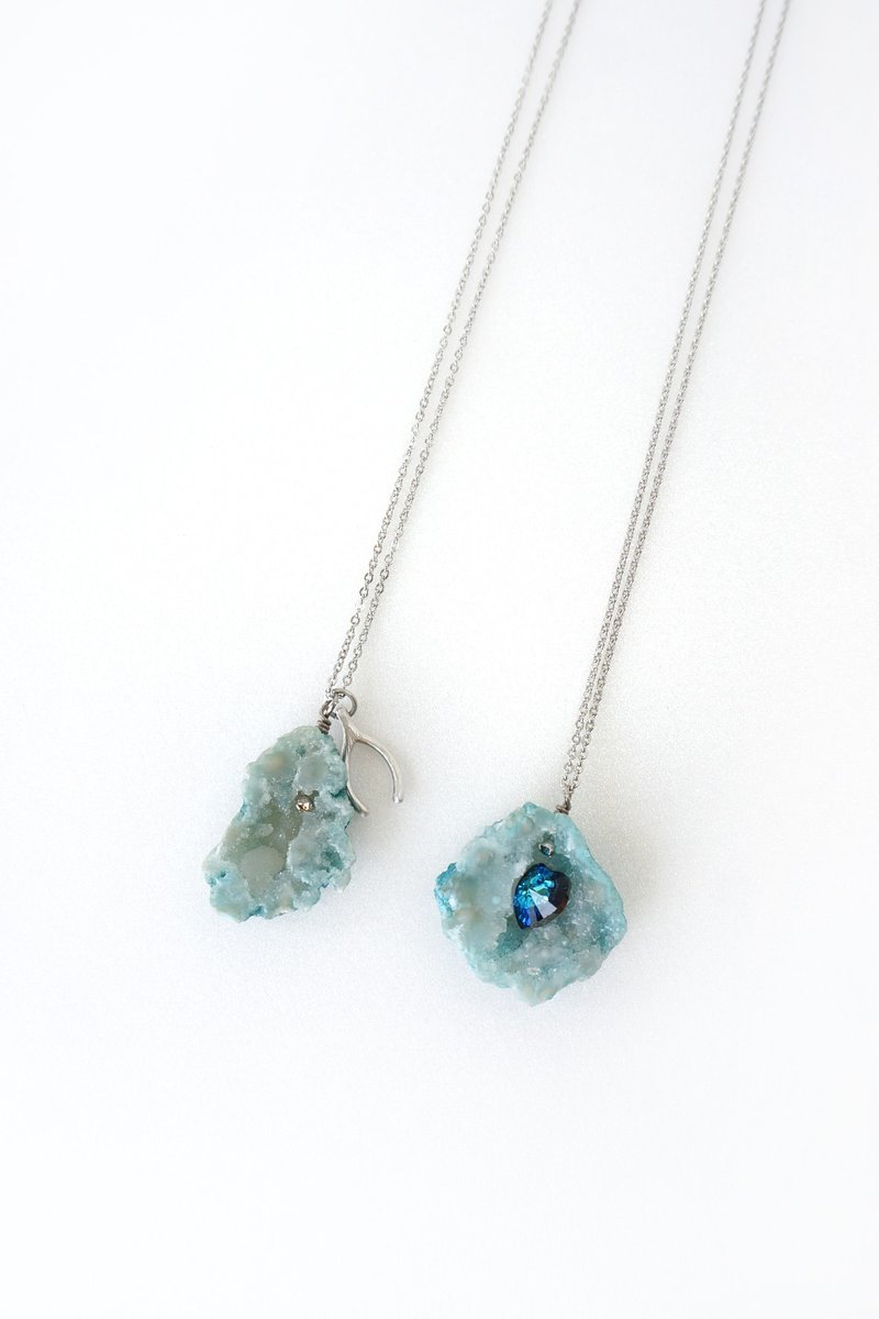 Blue Druzy Geode Crystal Stone Necklace with Wishbone Charm and Blue Love - สร้อยคอ - เครื่องเพชรพลอย สีน้ำเงิน