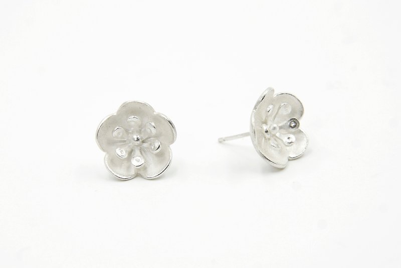 I-Shan13 Shanmo flower, bird and fish series / single plum earrings - Earrings & Clip-ons - Sterling Silver Silver