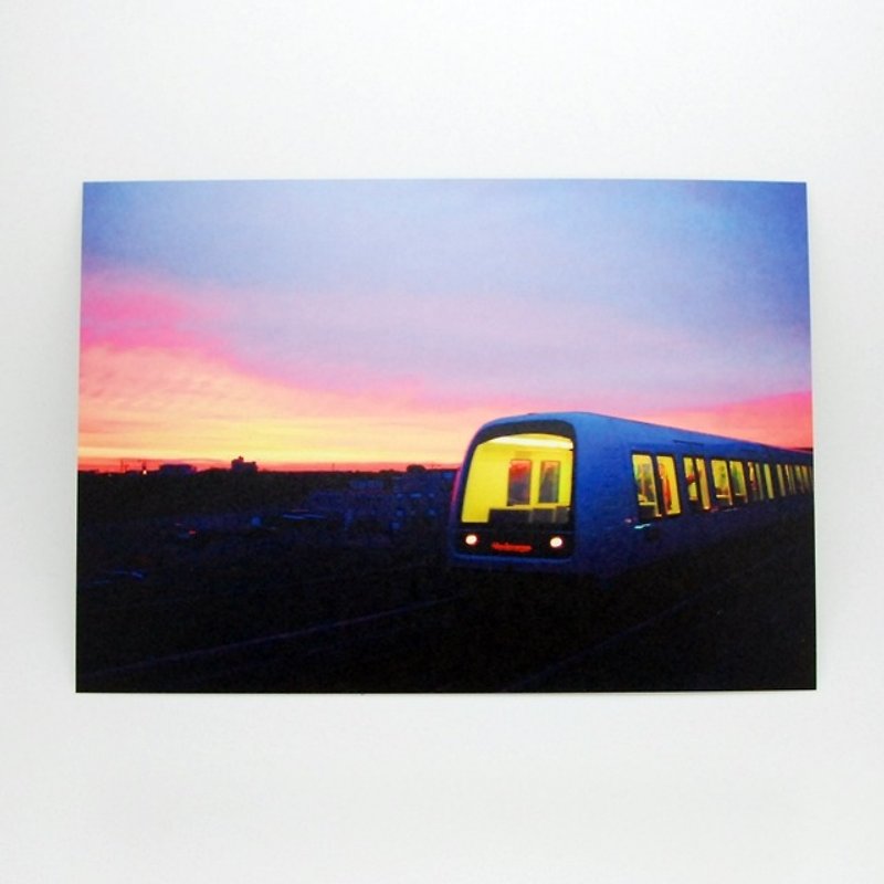 攝影明信片 | 城市小旅行 - 丹麥哥本哈根-夕陽下的地鐵 - 卡片/明信片 - 紙 紫色
