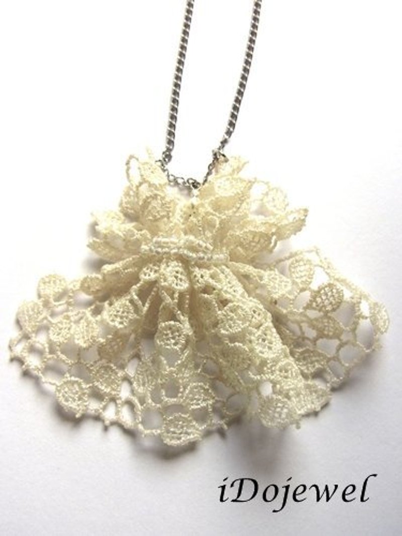 【iDOjewel水蕾絲】芭蕾舞衣 - Necklaces - Other Materials White