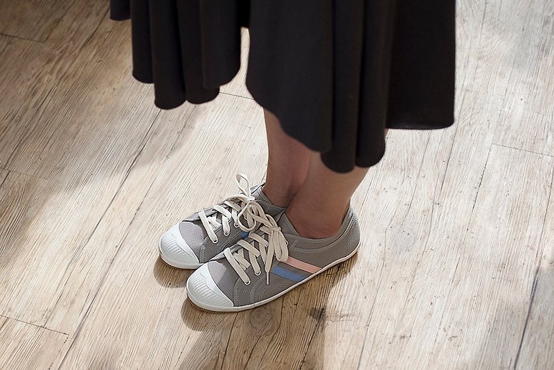 Clearance LANA Plain Grey Canvas Shoes Casual Shoes - รองเท้าลำลองผู้หญิง - วัสดุอื่นๆ สีเทา
