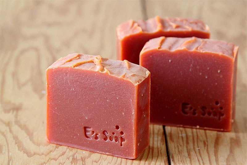 Cinnamon pepper goat soap - สบู่ - พืช/ดอกไม้ สีแดง