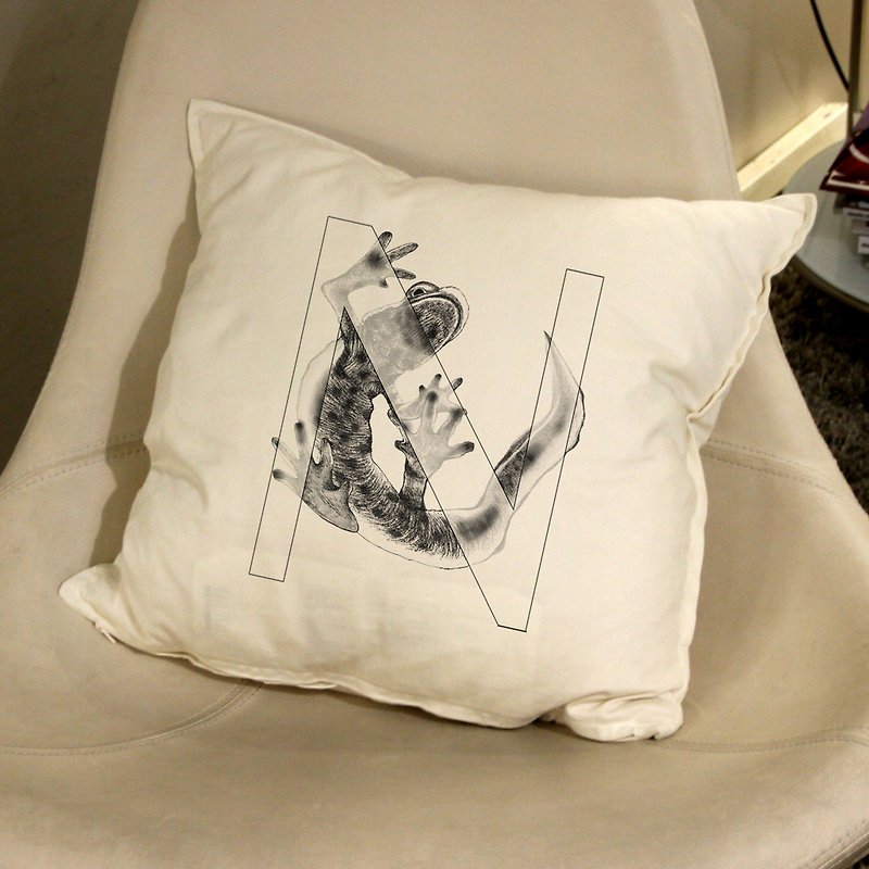Newt 蠑螈 手繪字母抱枕 - 客製化寵物抱枕/飾品 - 棉．麻 多色