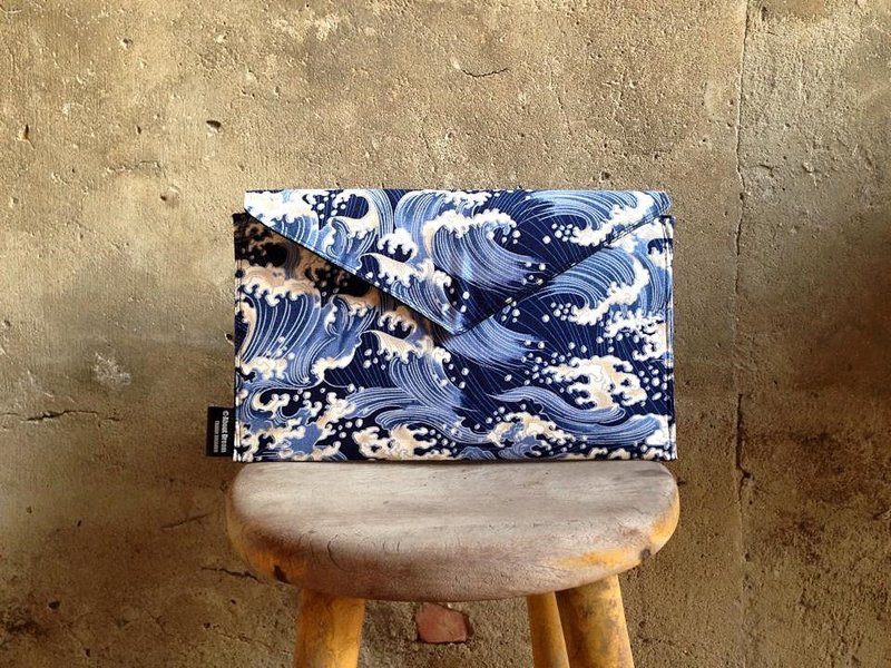 【手拿包/側揹包/信封包Dream Bag-日式經典海浪風格-藍白款】 - 手拿包 - 其他材質 