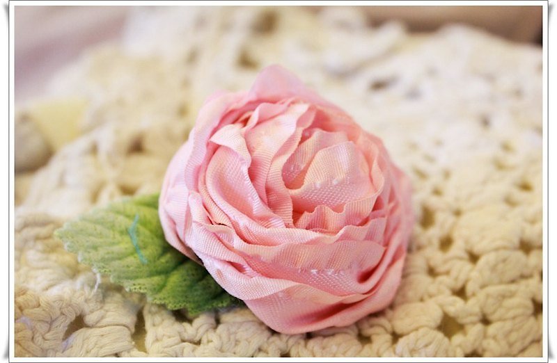 Light and sweet spring outing, cute and cute pink flower clip - Hair Accessories - Other Materials 