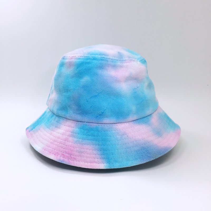 漁夫帽 帽子 手染 渲染 染色/客製 交換禮物 聖誕禮物 生日禮物 情人節禮物 [粉藍色的夢] - 帽子 - 棉．麻 藍色