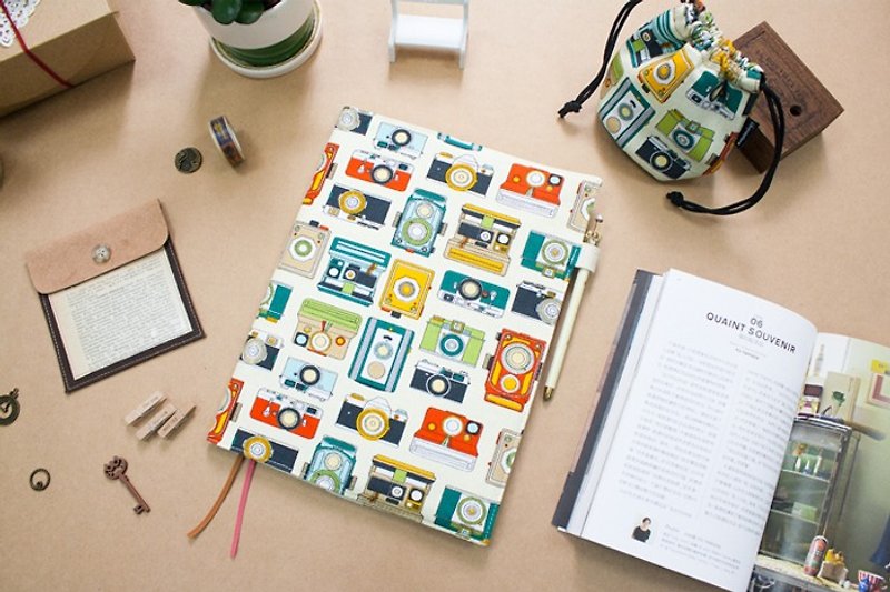 Online shopping limited B5 / 18K multi-functional clothing / book cover / book cover - Adjustable cotton cloth - magazine - Book Covers - Other Materials Multicolor