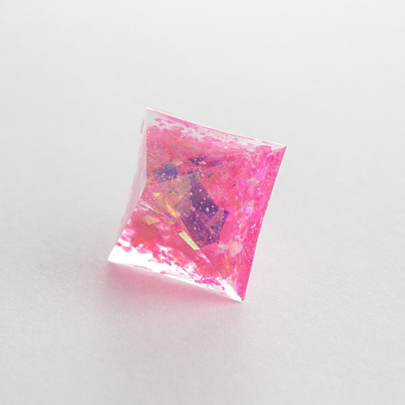 ピラミッドピアスシングル(八重桜) - ピアス・イヤリング - その他の素材 ピンク