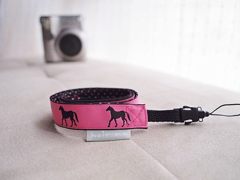 hairmo。桃底黑馬雙背相機帶+快拆(小孔用) - ID & Badge Holders - Other Materials Pink