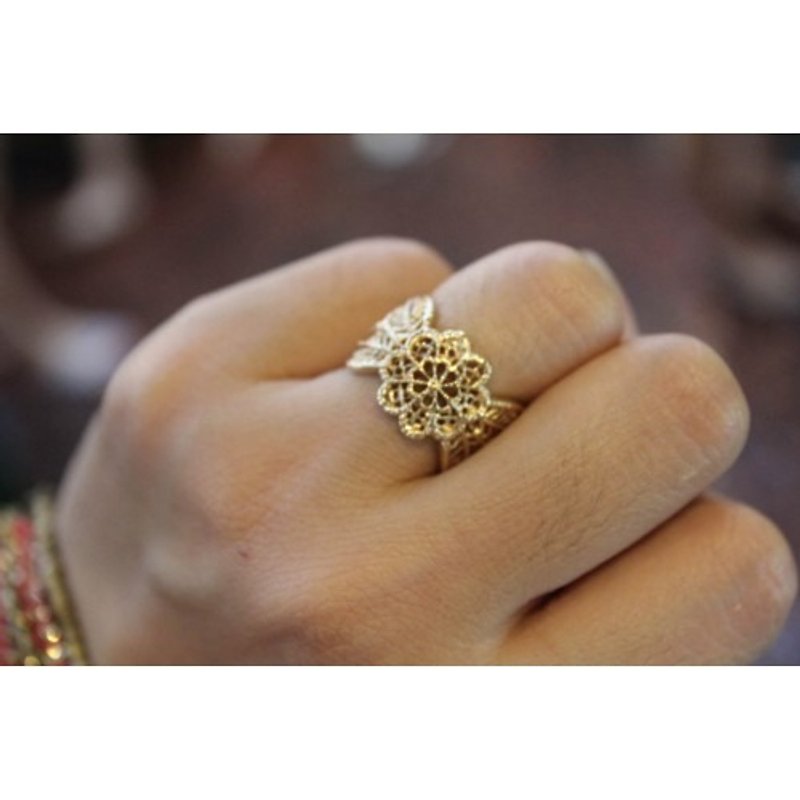 蕾絲黃銅戒指 - 戒指 - 其他材質 白色