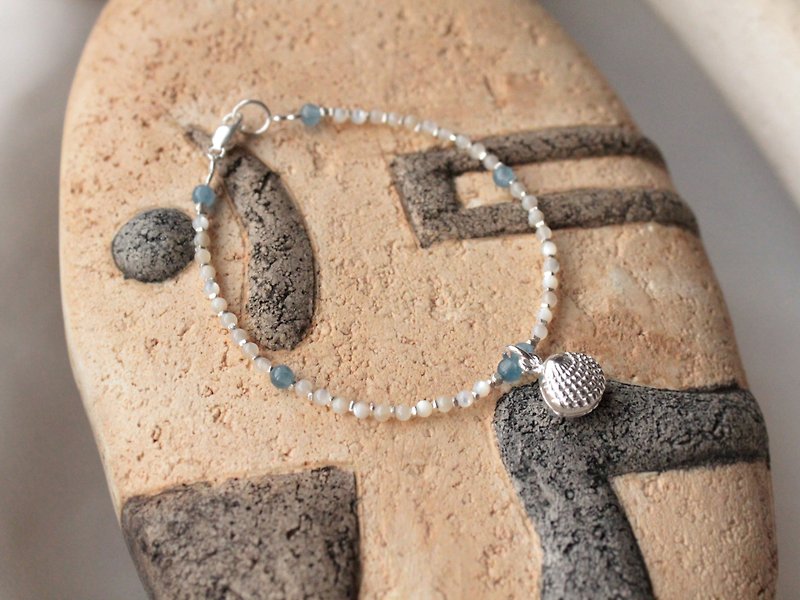 Journal shell lanyard / aquamarine, white butterfly shell, sterling silver bracelet bracelet - Bracelets - Gemstone White