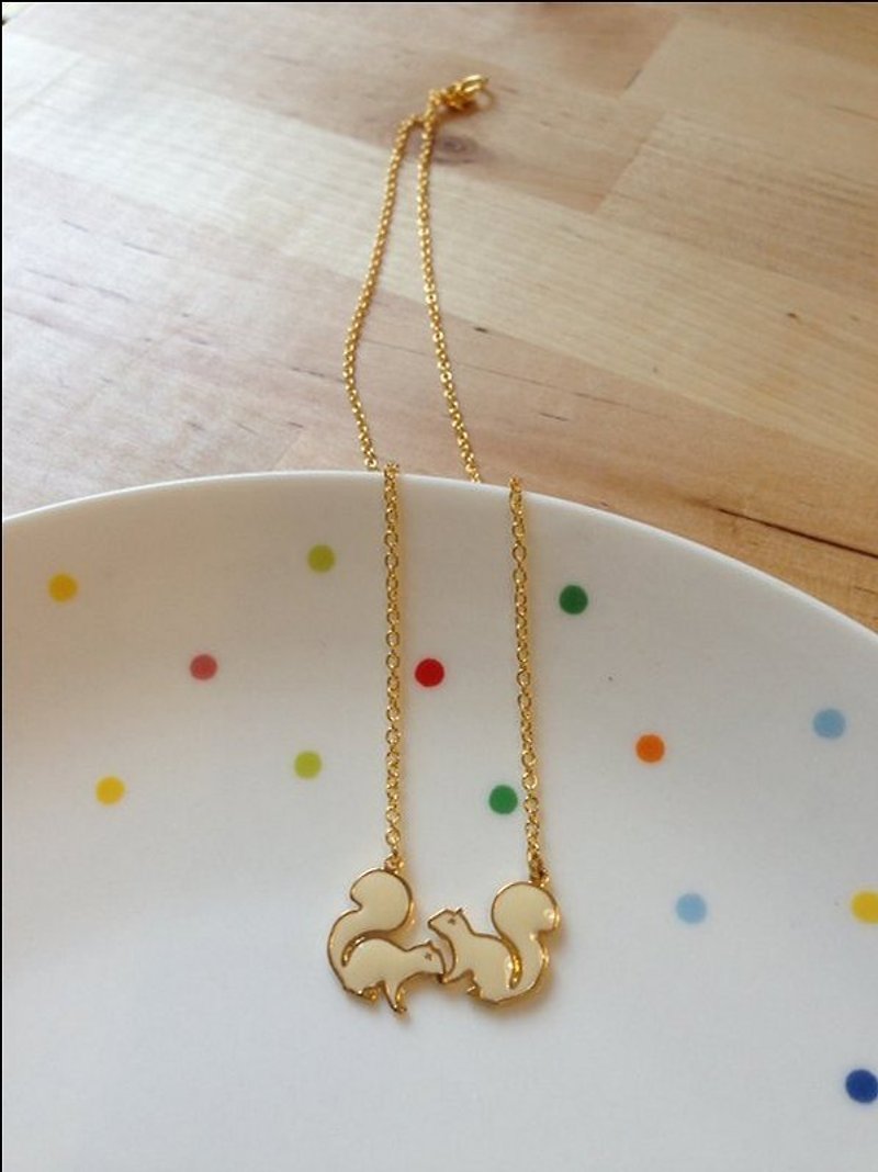 Squirrel friends hand-made short necklace - สร้อยคอ - โลหะ ขาว