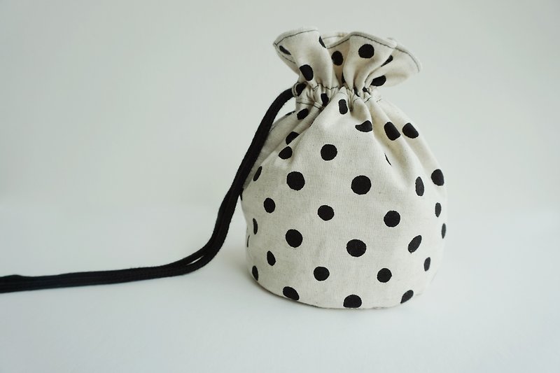Kiwi bucket bag - shoulder bag - Oblique Backpack - กระเป๋าแมสเซนเจอร์ - วัสดุอื่นๆ ขาว