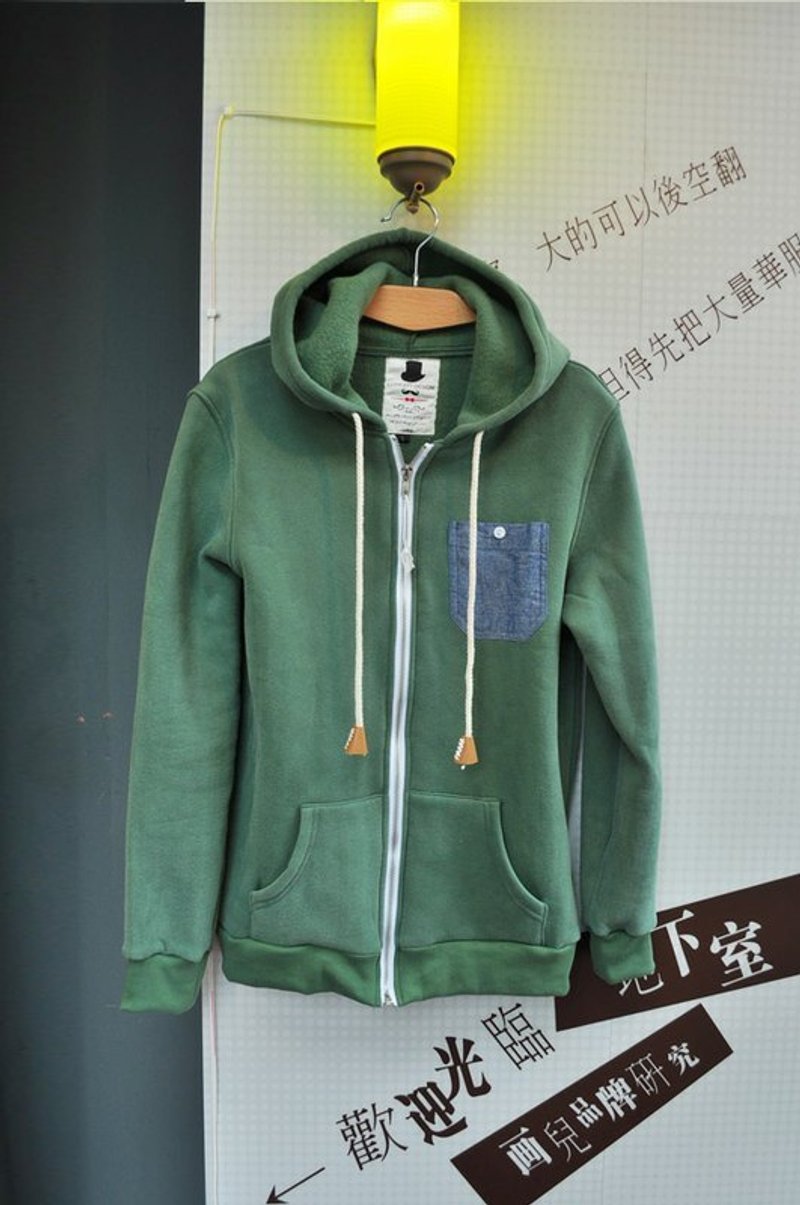 簡單就好．專長是放空口袋帽T(綠) - Women's Casual & Functional Jackets - Other Materials Green